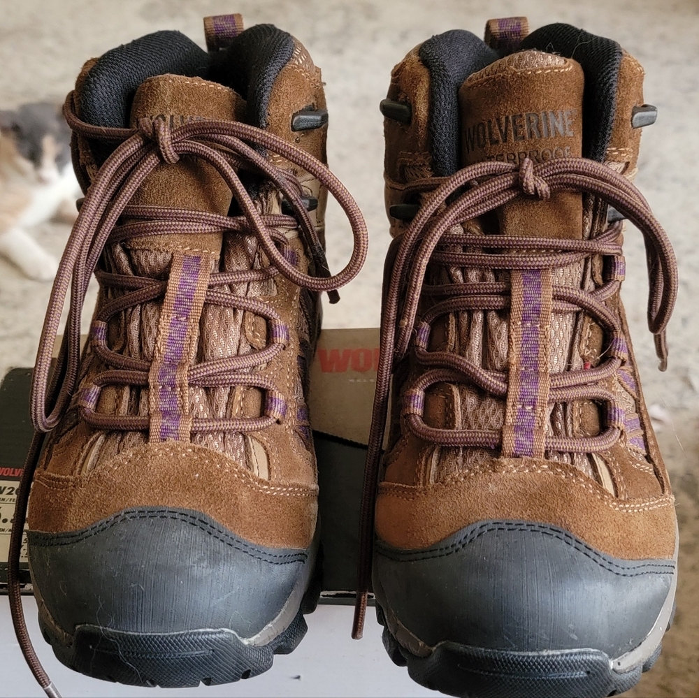 Womens Wolverine hiking boots. NEW NEVER WARN